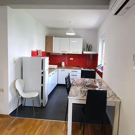 M M Apartment Split